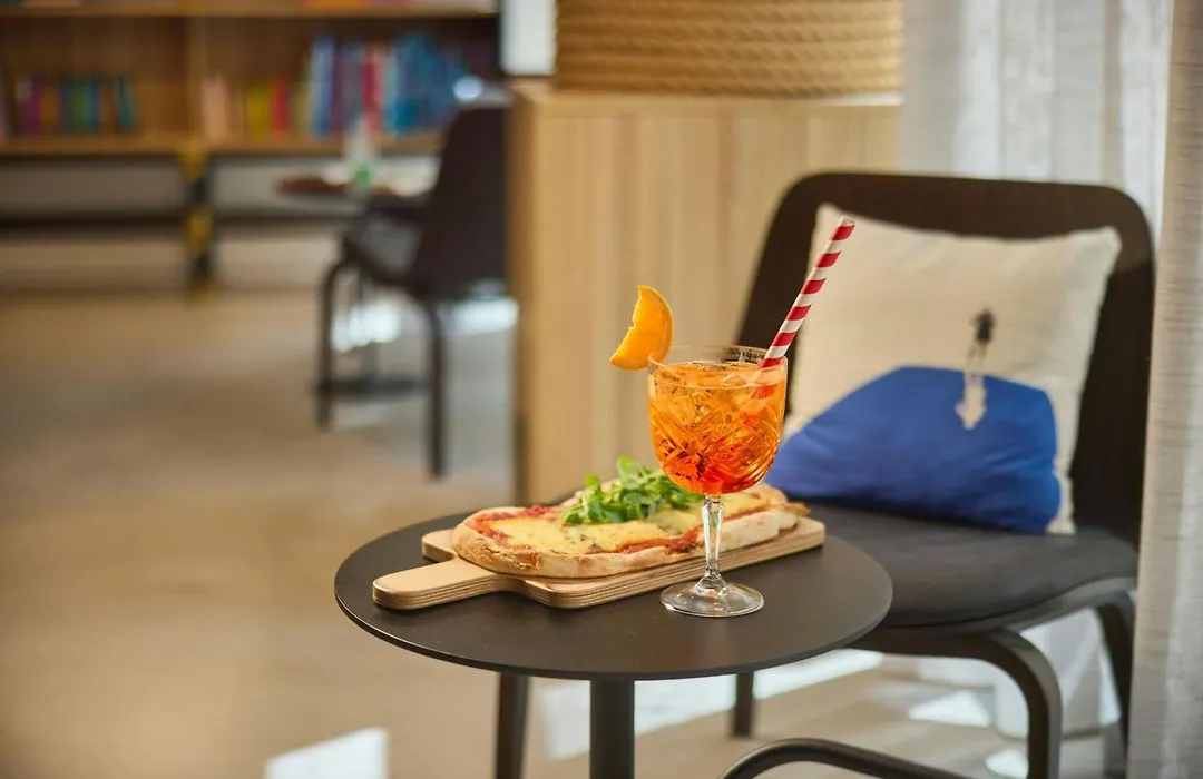 Moxy Nice-1