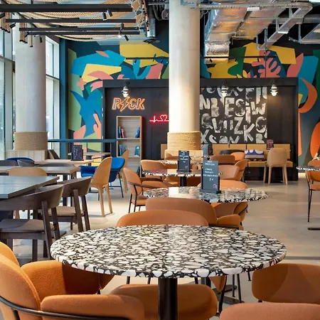 Moxy Nice-3